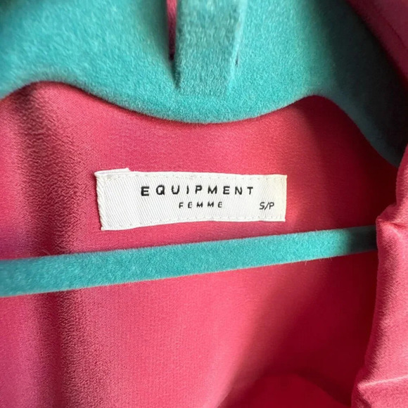 Equipment Femme Silk Blouse Rasberry Pink Long Sleeve Button Down Womens Small - Picture 2 of 10